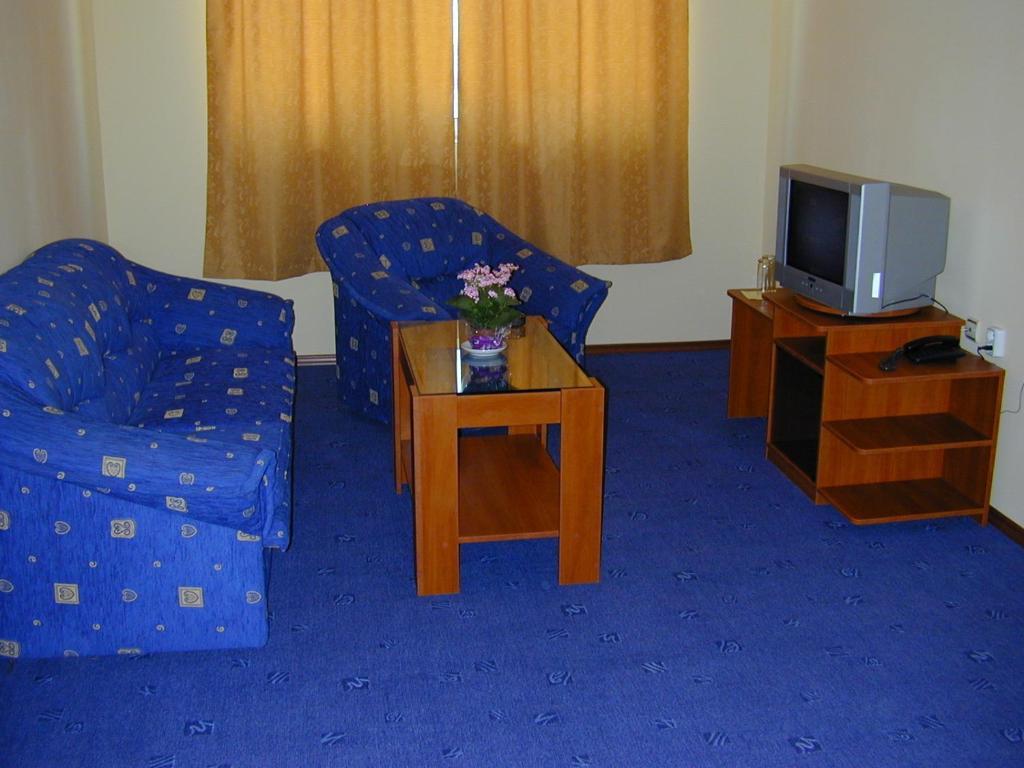 Family Hotel Familya Ruse Room photo